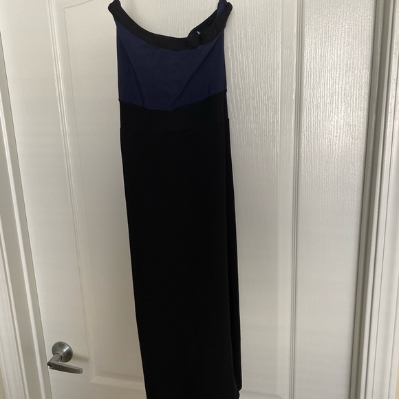 ✨SALE✨ Bebe Zip front Midi dress - Picture 3 of 4